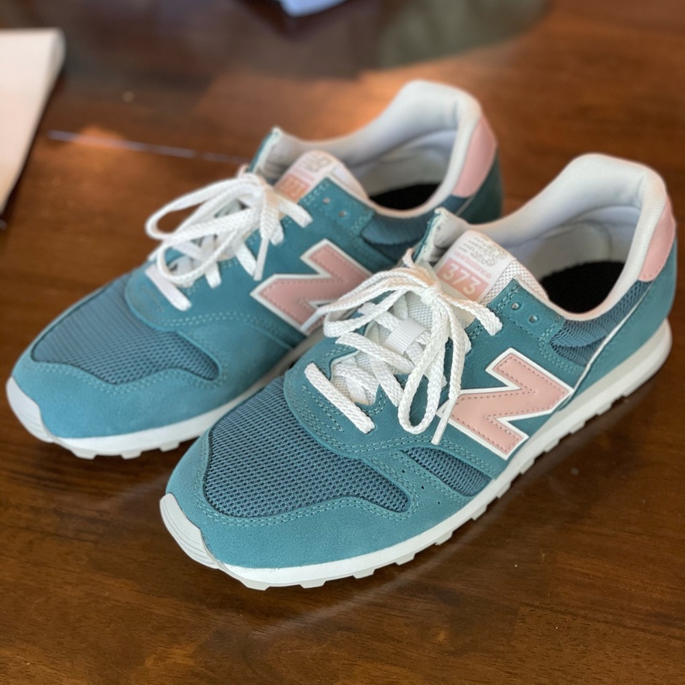 Women’s New Balance 373 sneakers